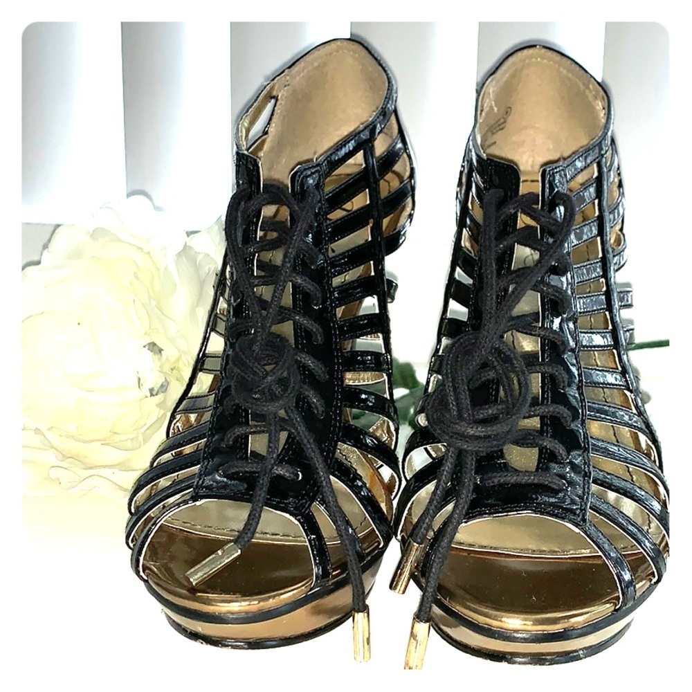 Size 8, Dereon, Strappy Anna-B, Black